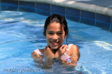 subic_bay_cutie_250.jpg