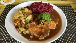 Schweinebraten mit Rotkohl.jpg