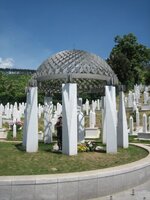 Bosnia Herzegovina-Sarajevo ''burgeroorlog-Graf van Ilija Izetbegov''.jpg