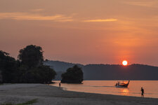 Krabi - AoNang - Noppharat Thara Beach.jpg