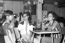 bargirls_in_uttapao2_1970.jpg