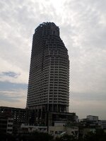 der_unfertige_state_tower.jpg