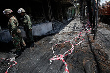 Thai-soldiers-check-a-bui-008.jpg