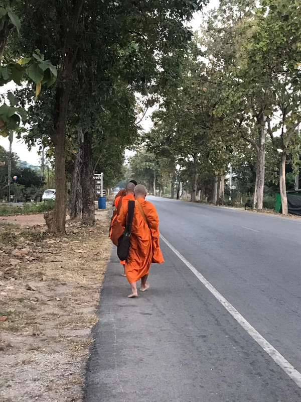 [Bild: Tamboon-Monk4.jpg]